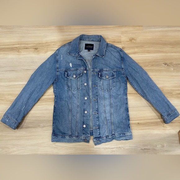 Lucky Brand Classic Jean Jacket in Blue Wash Denim Distressed Style Size Small - Picture 2 of 13